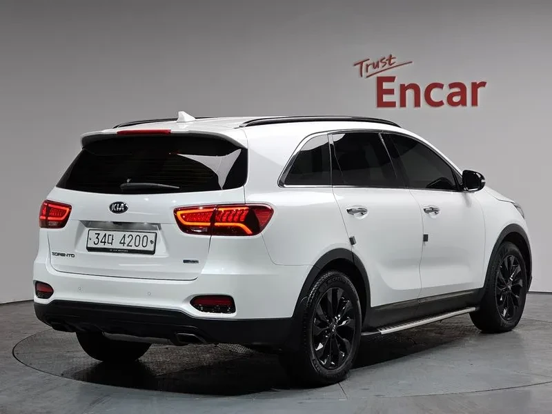 Kia Sorento Diesel 2.2 2Wd One Edition, снимка 2 - Автомобили и джипове - 55640134