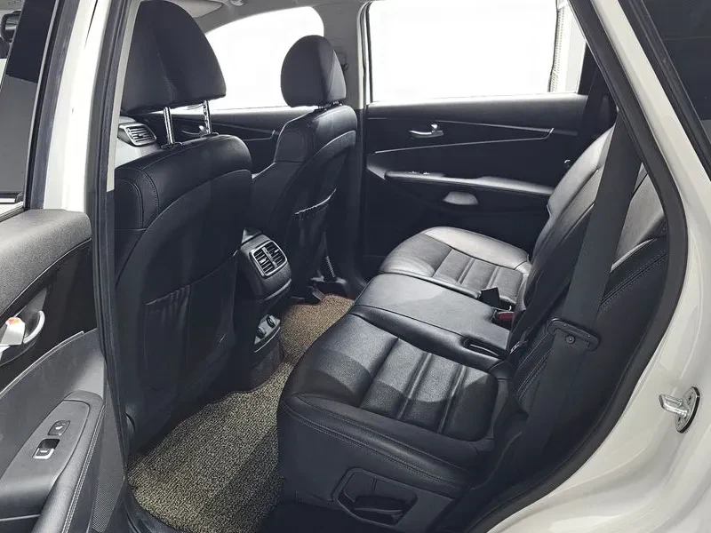 Kia Sorento Diesel 2.2 2Wd One Edition, снимка 12 - Автомобили и джипове - 55640134
