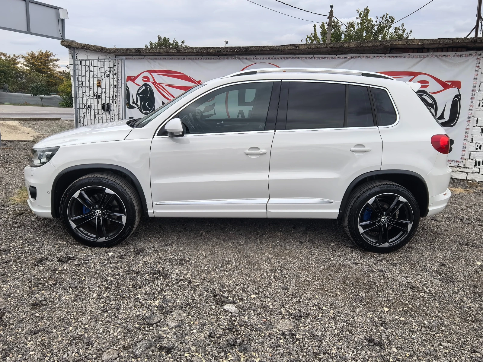 VW Tiguan 2.0TDI R-LINE - изображение 2