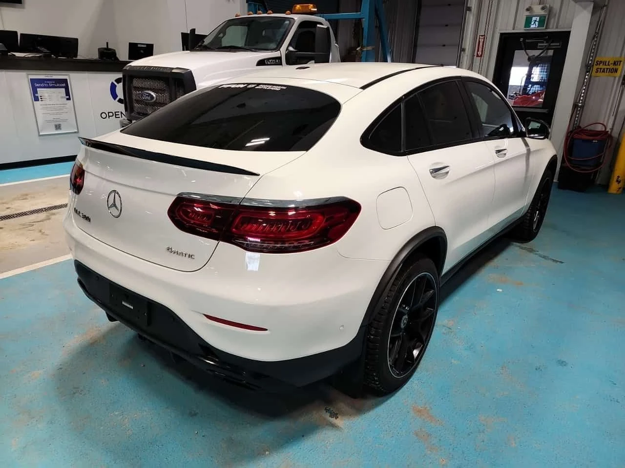Mercedes-Benz GLC 300 4MATIC Coupe AMG Line | DISTRONIC | HUD | 360 |  - изображение 3