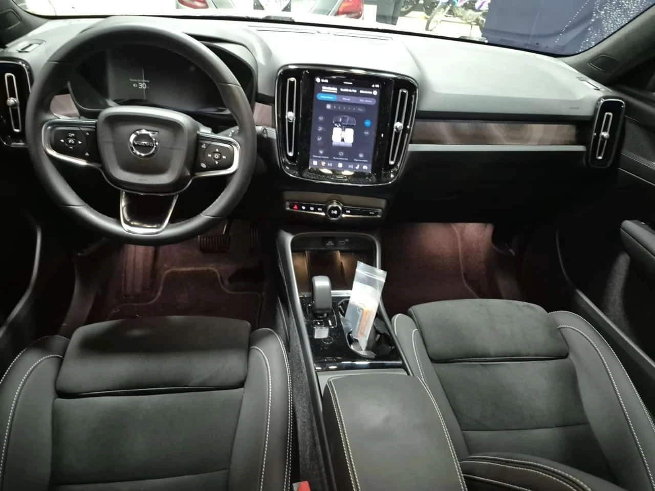 Volvo XC40 PLUS| 360 камери| 2 ключа| Панорама| Carfax, снимка 8 - Автомобили и джипове - 54268672