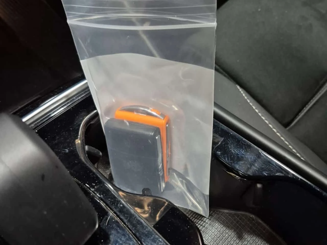 Volvo XC40 PLUS| 360 камери| 2 ключа| Панорама| Carfax, снимка 17 - Автомобили и джипове - 54268672