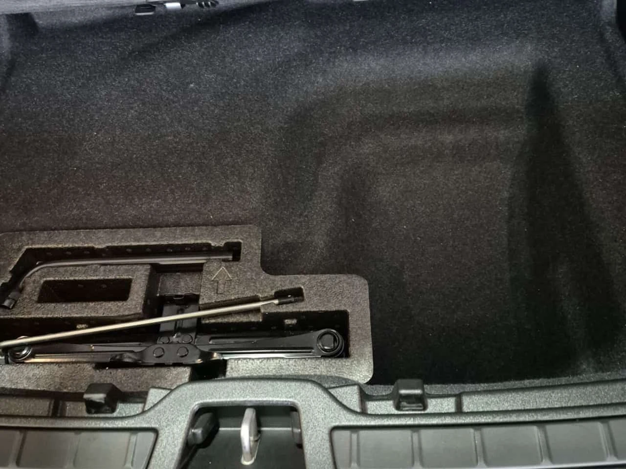 Volvo XC40 PLUS| 360 камери| 2 ключа| Панорама| Carfax, снимка 14 - Автомобили и джипове - 54268672