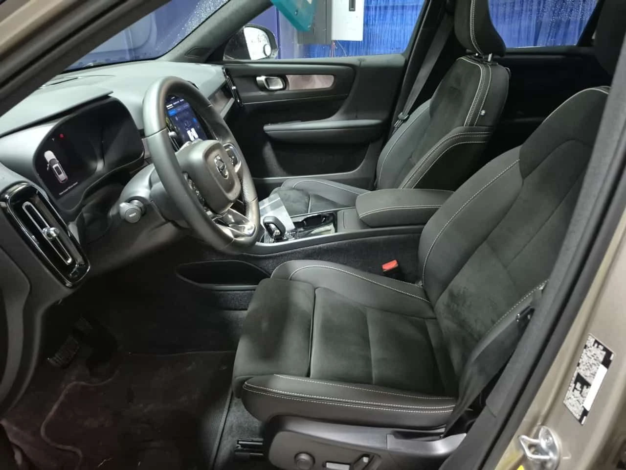 Volvo XC40 PLUS| 360 камери| 2 ключа| Панорама| Carfax, снимка 7 - Автомобили и джипове - 54268672