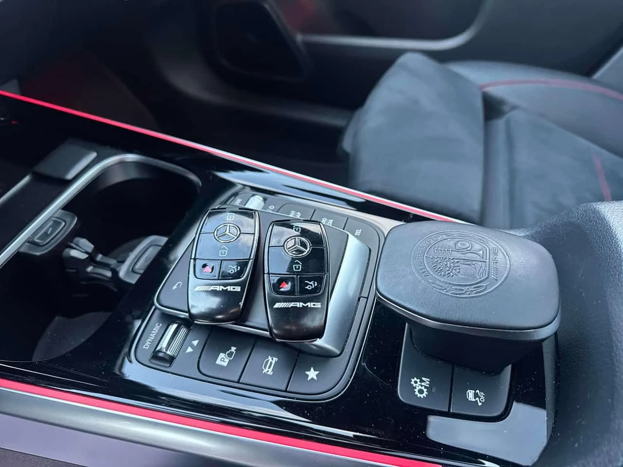 Mercedes-Benz GLB AMG 35| DISTRONIC| 360| ПОДГРЕВИ| ПАНОРАМА| CARFAX, снимка 17 - Автомобили и джипове - 54656445