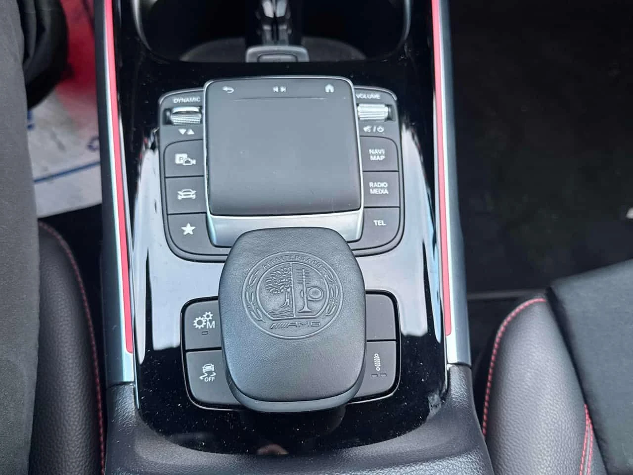 Mercedes-Benz GLB AMG 35| DISTRONIC| 360| ПОДГРЕВИ| ПАНОРАМА| CARFAX, снимка 12 - Автомобили и джипове - 54656445
