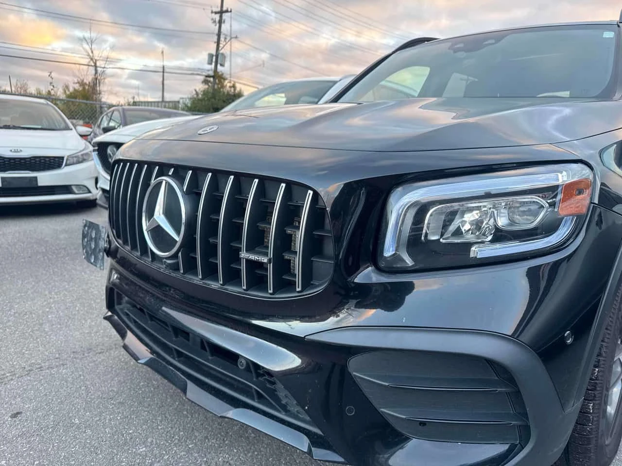 Mercedes-Benz GLB AMG 35| DISTRONIC| 360| ПОДГРЕВИ| ПАНОРАМА| CARFAX, снимка 3 - Автомобили и джипове - 54656445