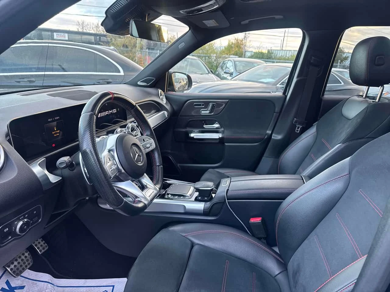 Mercedes-Benz GLB AMG 35| DISTRONIC| 360| ПОДГРЕВИ| ПАНОРАМА| CARFAX, снимка 9 - Автомобили и джипове - 54656445