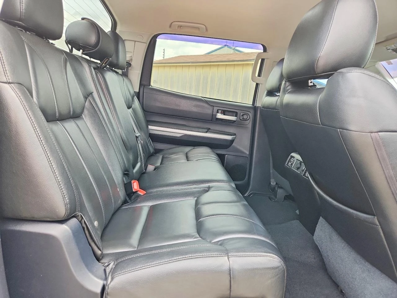 Toyota Tundra 5.7l Crewmax Sr5, снимка 10 - Автомобили и джипове - 54883875