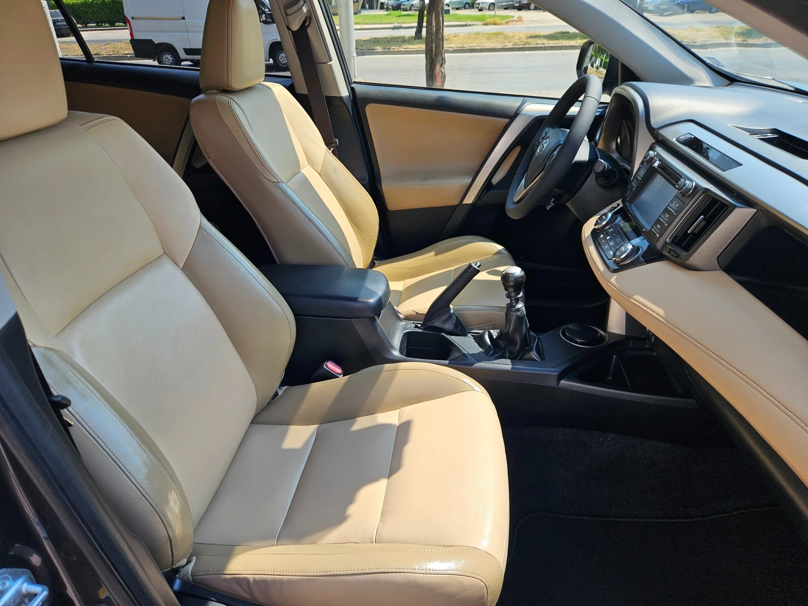 Toyota Rav4 2.0D D-4D Style 4x4 Кожен салон, снимка 14 - Автомобили и джипове - 55940981