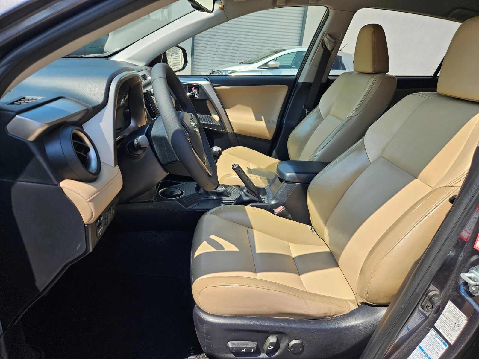 Toyota Rav4 2.0D D-4D Style 4x4 Кожен салон, снимка 8 - Автомобили и джипове - 55940981