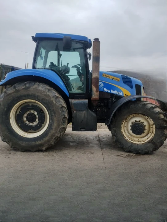 Трактор New Holland T8040, снимка 3 - Селскостопанска техника - 47976225