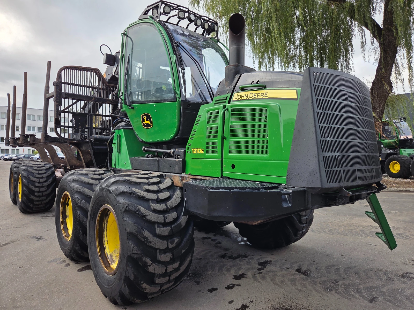 Специализирани машини Машини за дърводобив John Deere 1210E