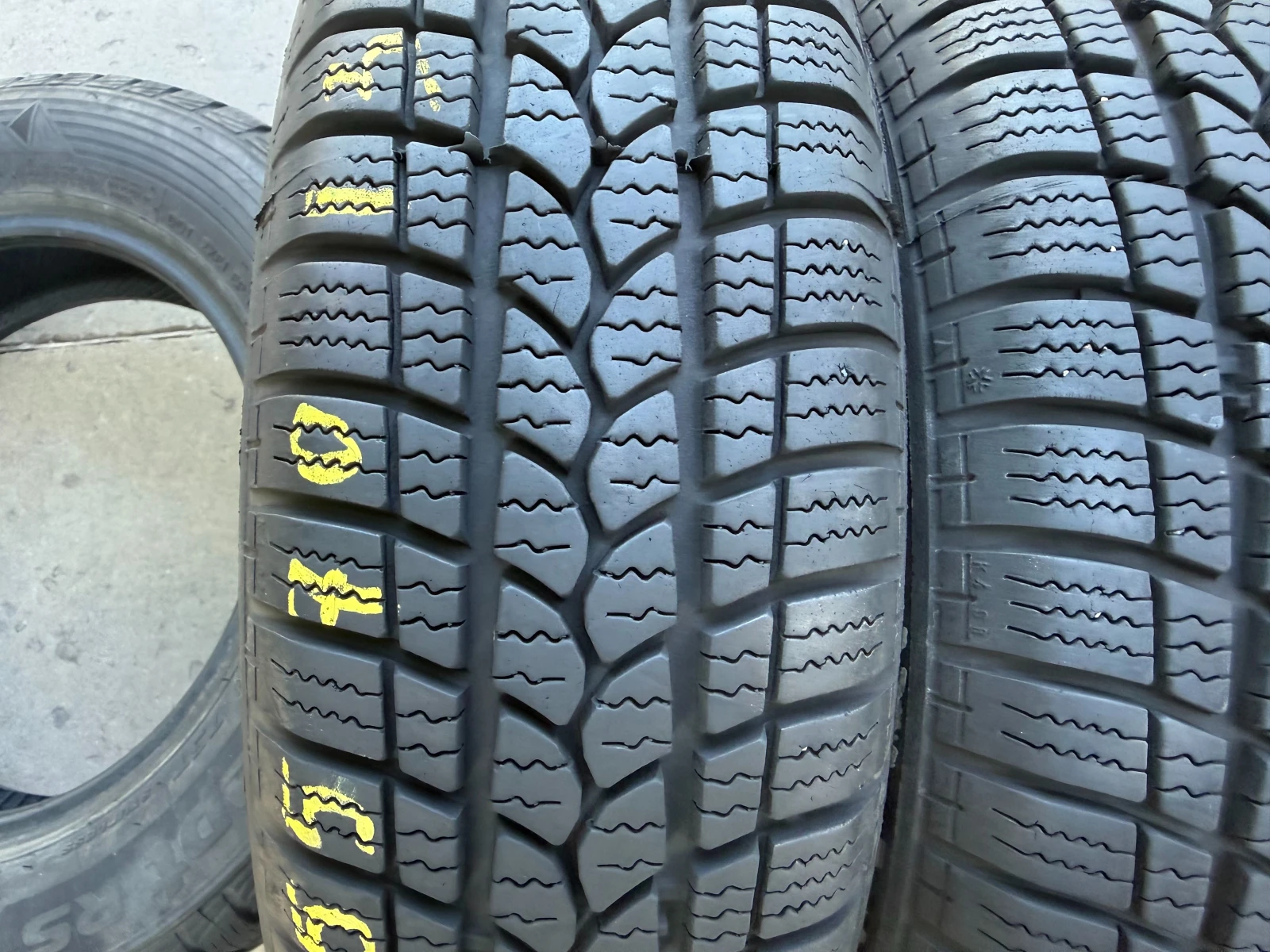 Гуми Зимни 155/70R13, снимка 2 - Гуми и джанти - 55687295
