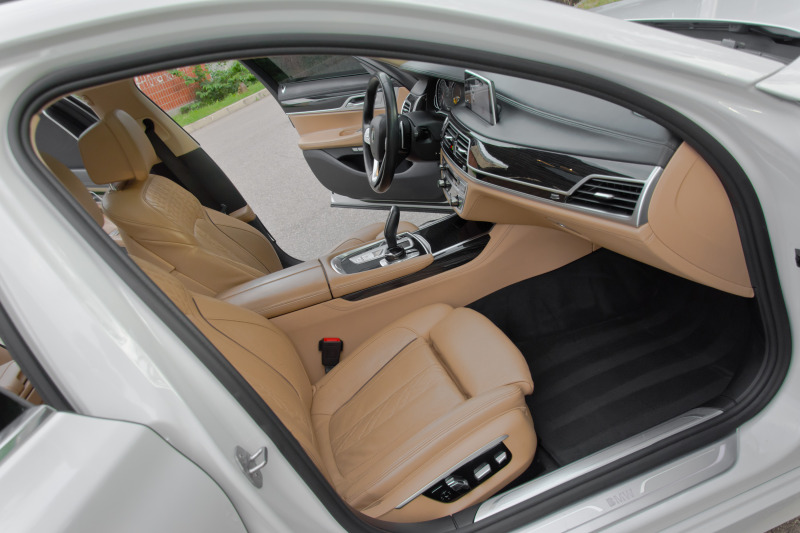 BMW 750 Long X-Drive Individual, снимка 11 - Автомобили и джипове - 46058405
