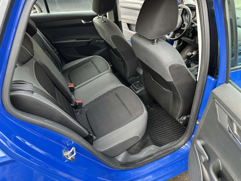 Skoda Fabia 1.0 MPI, снимка 9 - Автомобили и джипове - 49787070