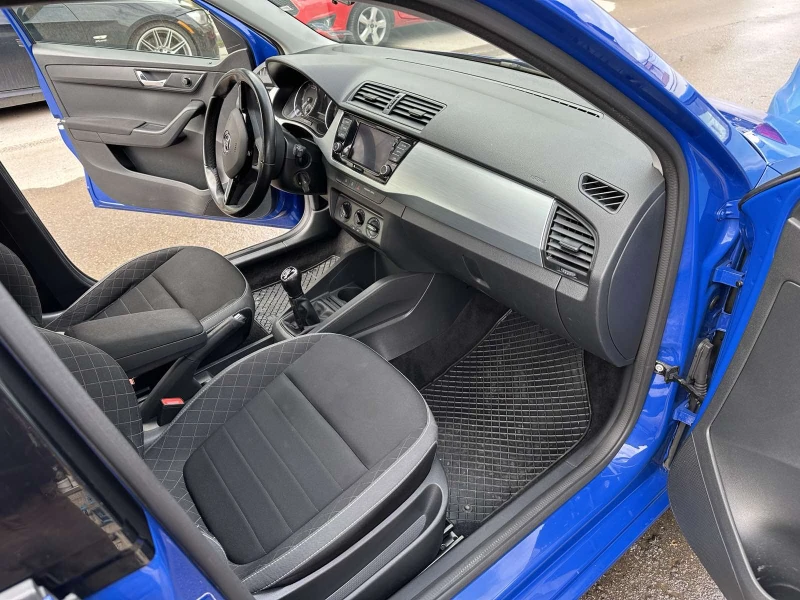 Skoda Fabia 1.0 MPI, снимка 10 - Автомобили и джипове - 49787070