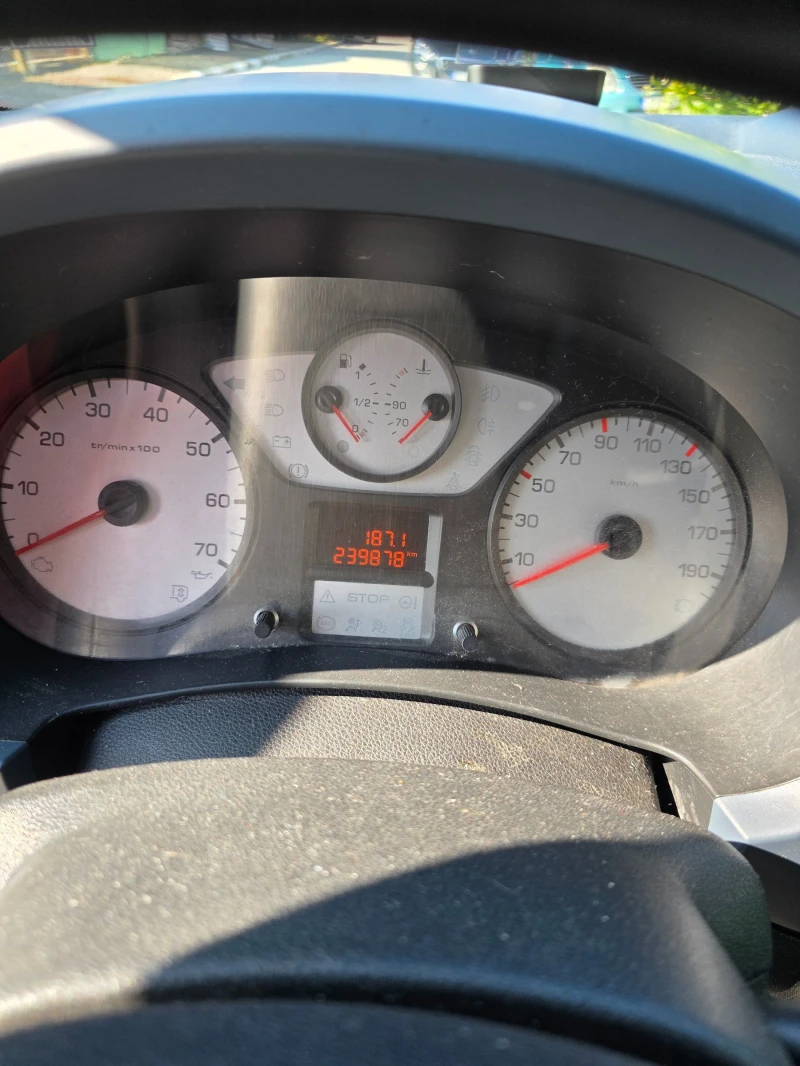 Peugeot Partner Tepee, снимка 12 - Автомобили и джипове - 52105865