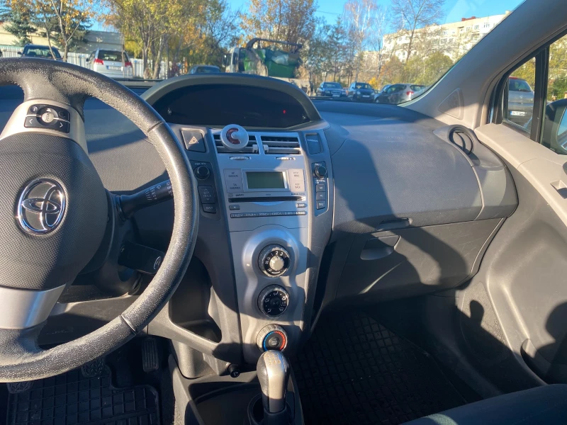 Toyota Yaris 1.4D, снимка 5 - Автомобили и джипове - 52555115