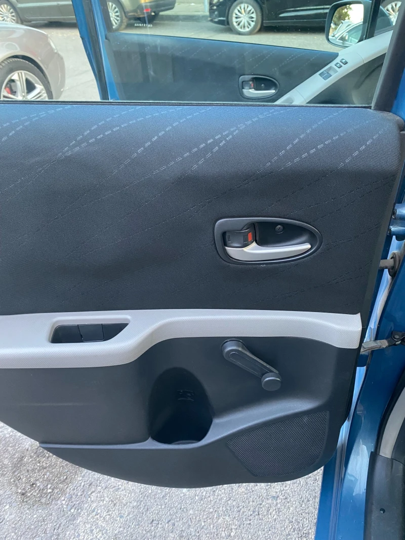 Toyota Yaris 1.4D, снимка 12 - Автомобили и джипове - 52555115