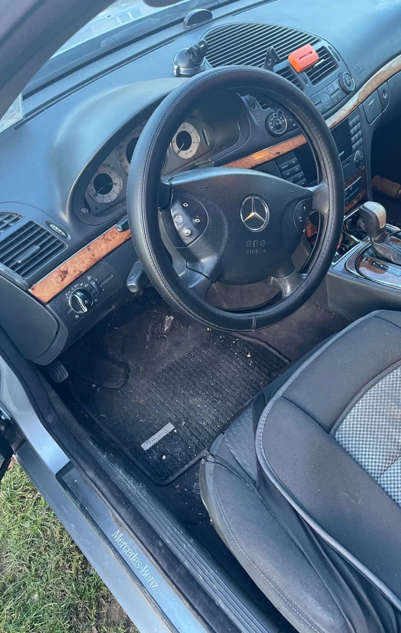 Mercedes-Benz E 220 Avangard, снимка 7 - Автомобили и джипове - 52839782