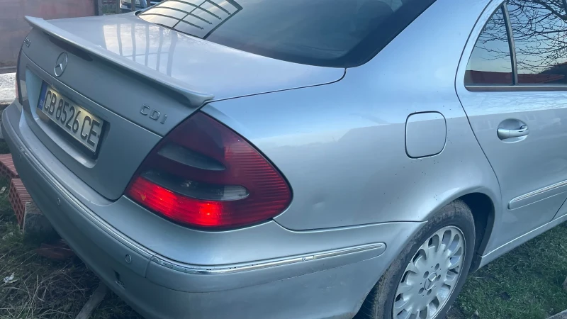 Mercedes-Benz E 220 Avangard, снимка 8 - Автомобили и джипове - 52839782