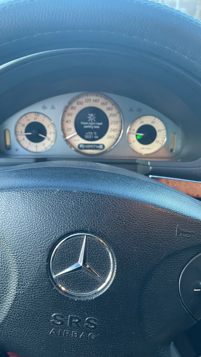 Mercedes-Benz E 220 Avangard, снимка 6 - Автомобили и джипове - 52839782