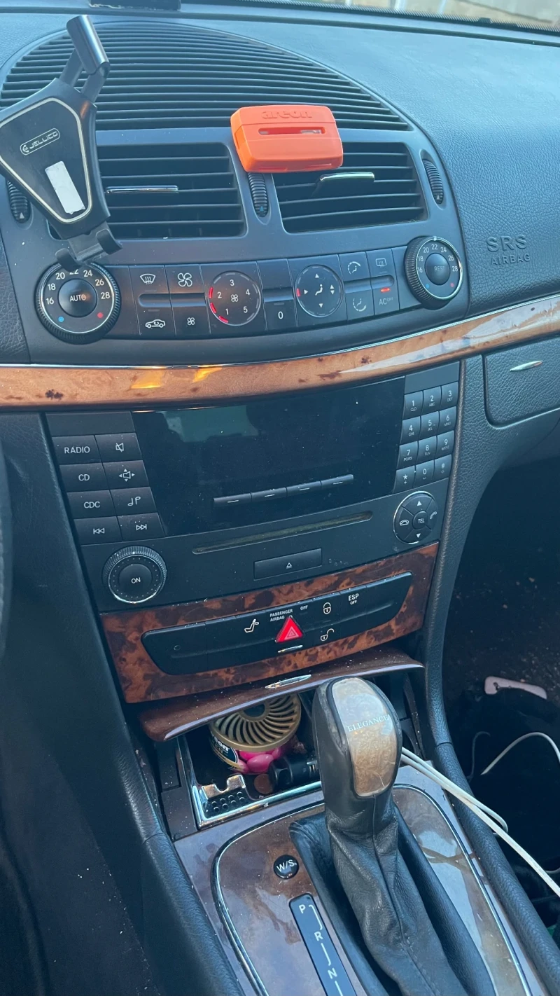 Mercedes-Benz E 220 Avangard, снимка 5 - Автомобили и джипове - 52839782