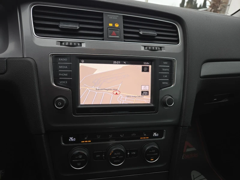 VW Golf 2.0TDI-150кс= АВТОМАТ= LOUNGE= ПОДГРЕВ= НАВИ, снимка 15 - Автомобили и джипове - 53565206
