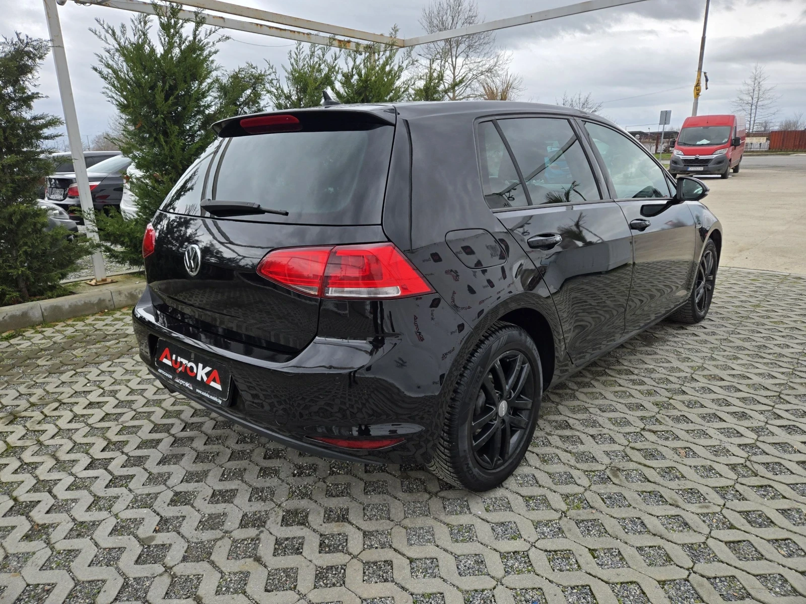 VW Golf 2.0TDI-150кс= АВТОМАТ= LOUNGE= ПОДГРЕВ= НАВИ - изображение 3