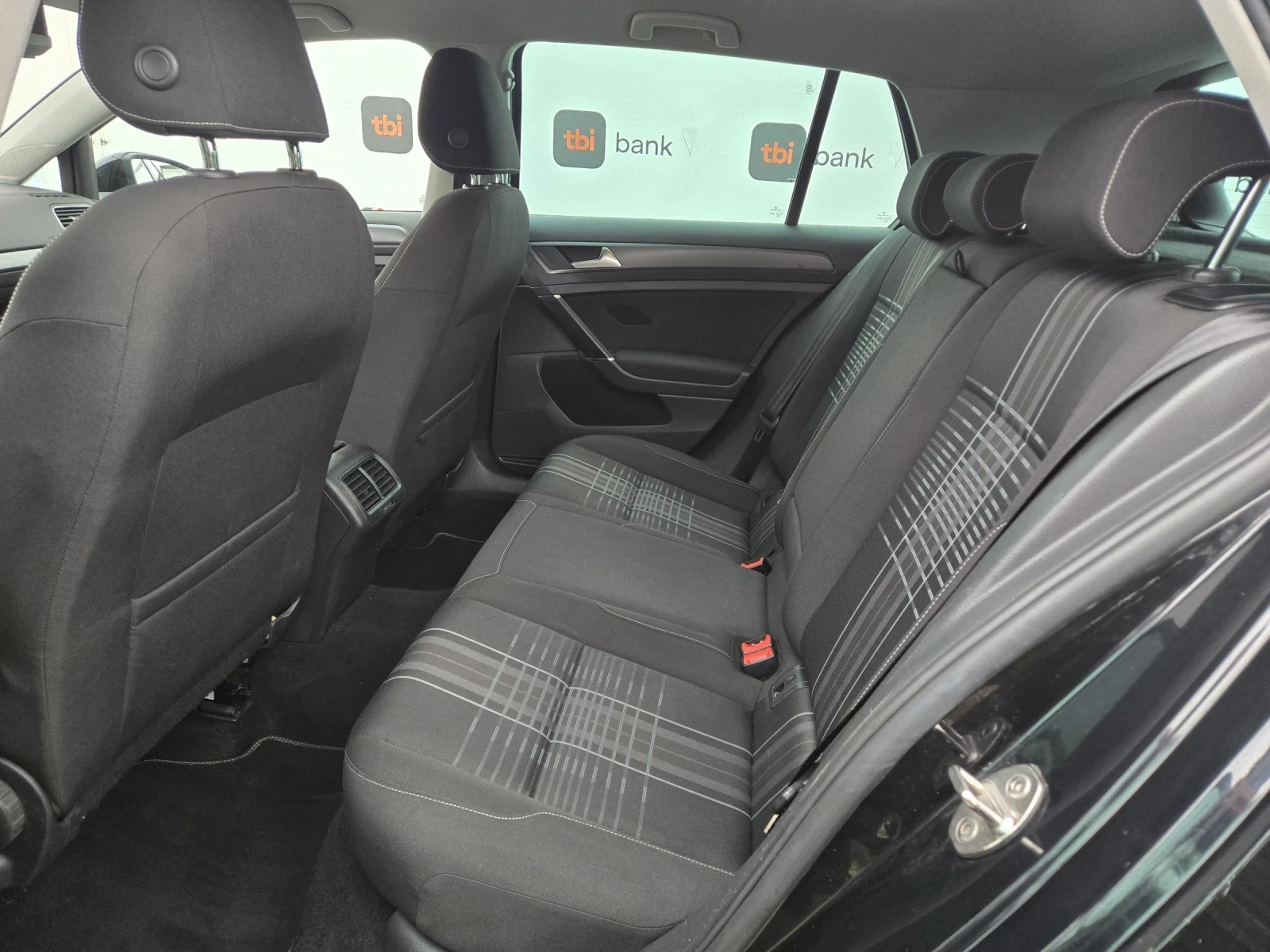 VW Golf 2.0TDI-150кс= АВТОМАТ= LOUNGE= ПОДГРЕВ= НАВИ - изображение 9