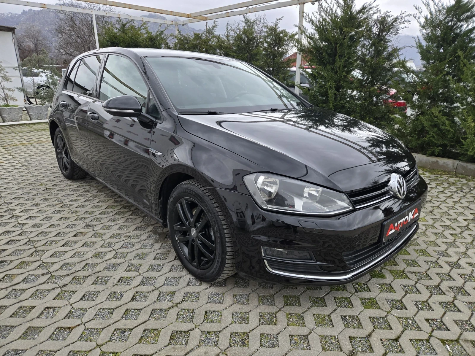 VW Golf 2.0TDI-150кс= АВТОМАТ= LOUNGE= ПОДГРЕВ= НАВИ - изображение 2