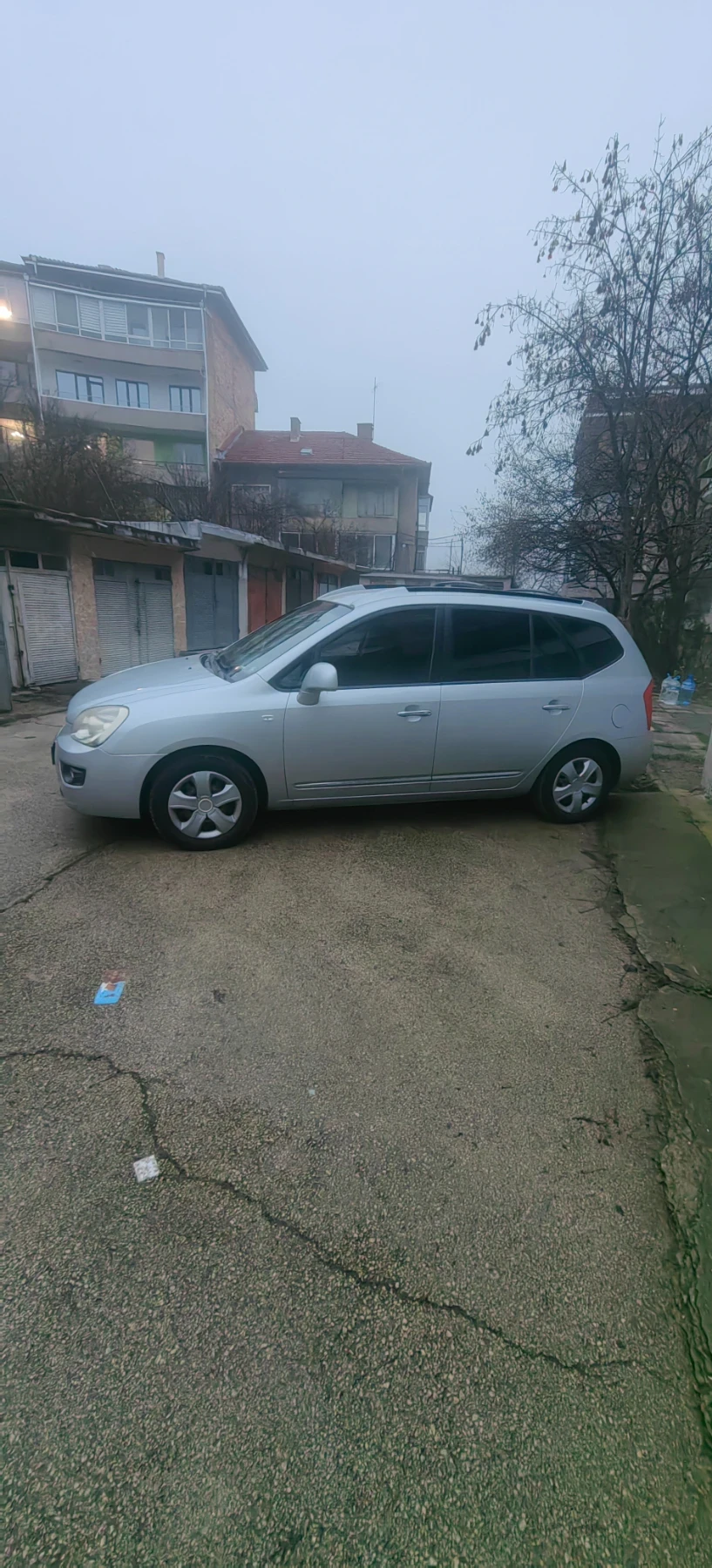 Kia Carens 2.0 CRDI , снимка 3 - Автомобили и джипове - 53911943