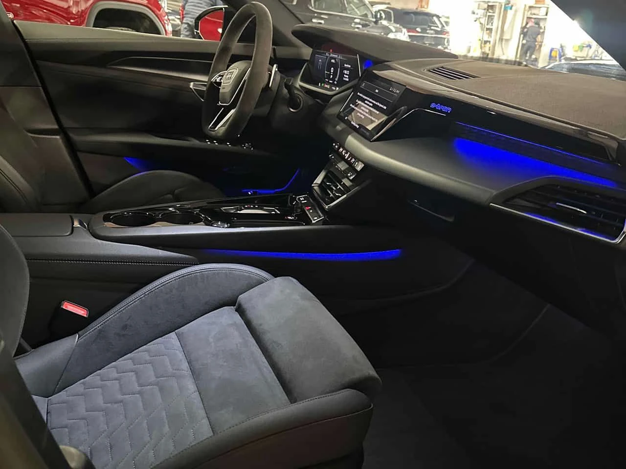 Audi E-Tron GT quattro/BANG & OLUFSEN/ПАНОРАМА, снимка 12 - Автомобили и джипове - 54460012