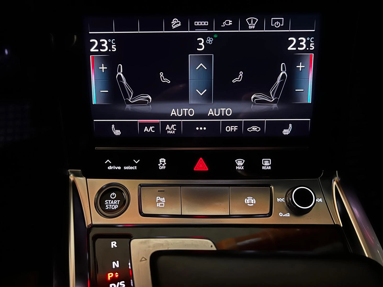 Audi E-Tron S-Line+ 55-95kWh Панорама Head-up Carplay Cam360, снимка 13 - Автомобили и джипове - 54813217
