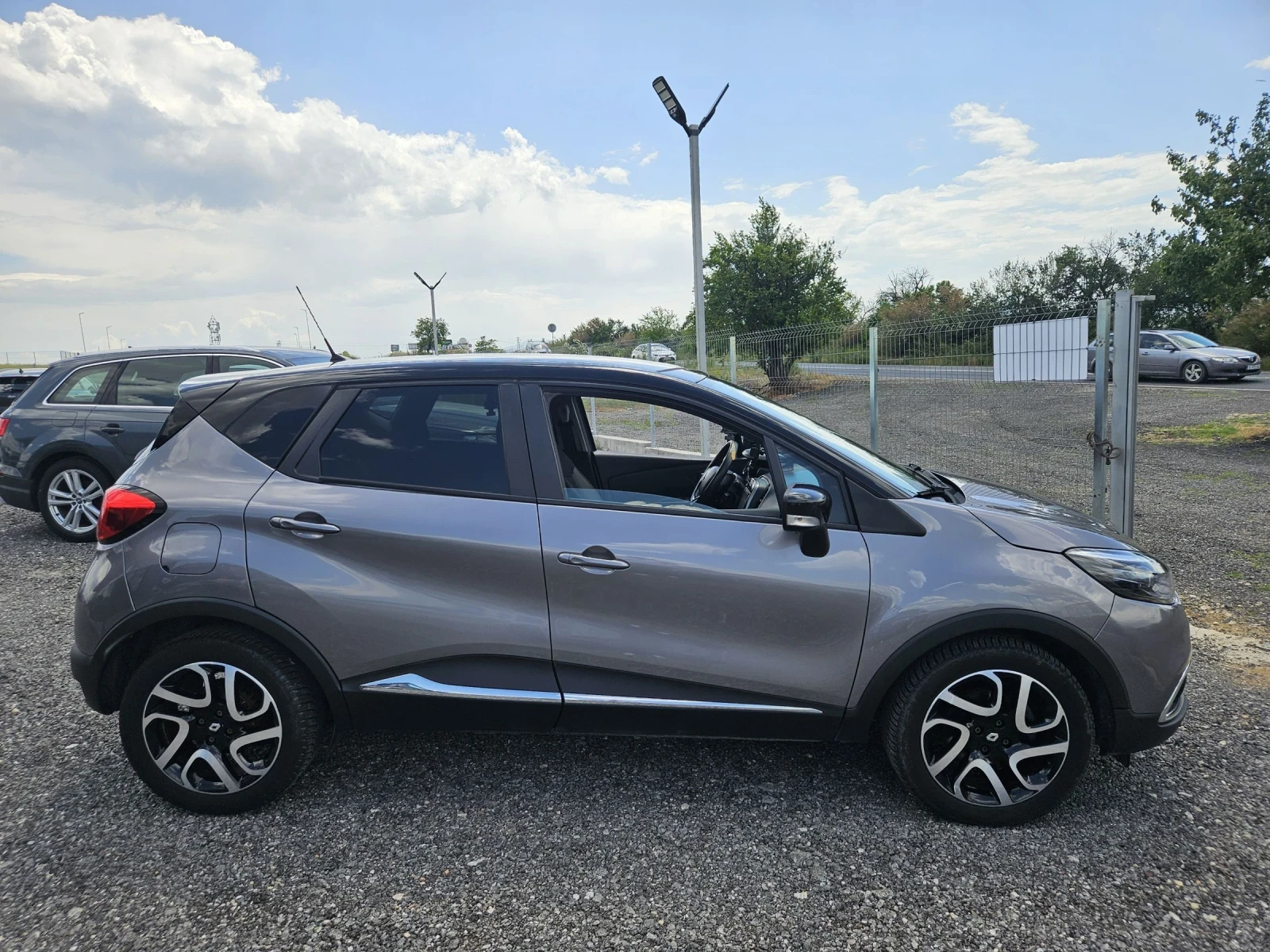 Renault Captur 1.5 dci euro6 Navi, снимка 6 - Автомобили и джипове - 54932271