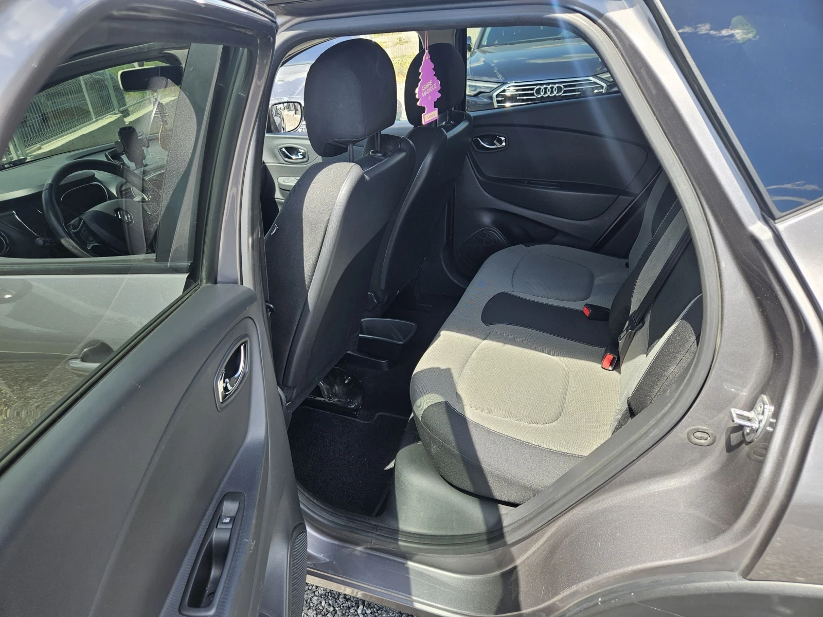Renault Captur 1.5 dci euro6 Navi, снимка 9 - Автомобили и джипове - 54932271