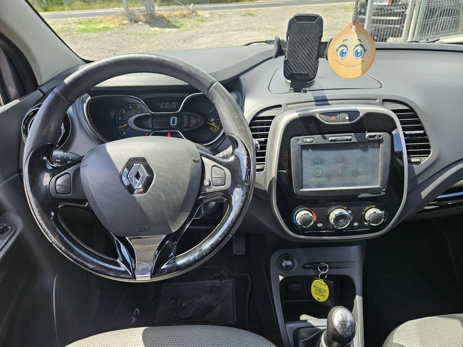 Renault Captur 1.5 dci euro6 Navi, снимка 13 - Автомобили и джипове - 54932271