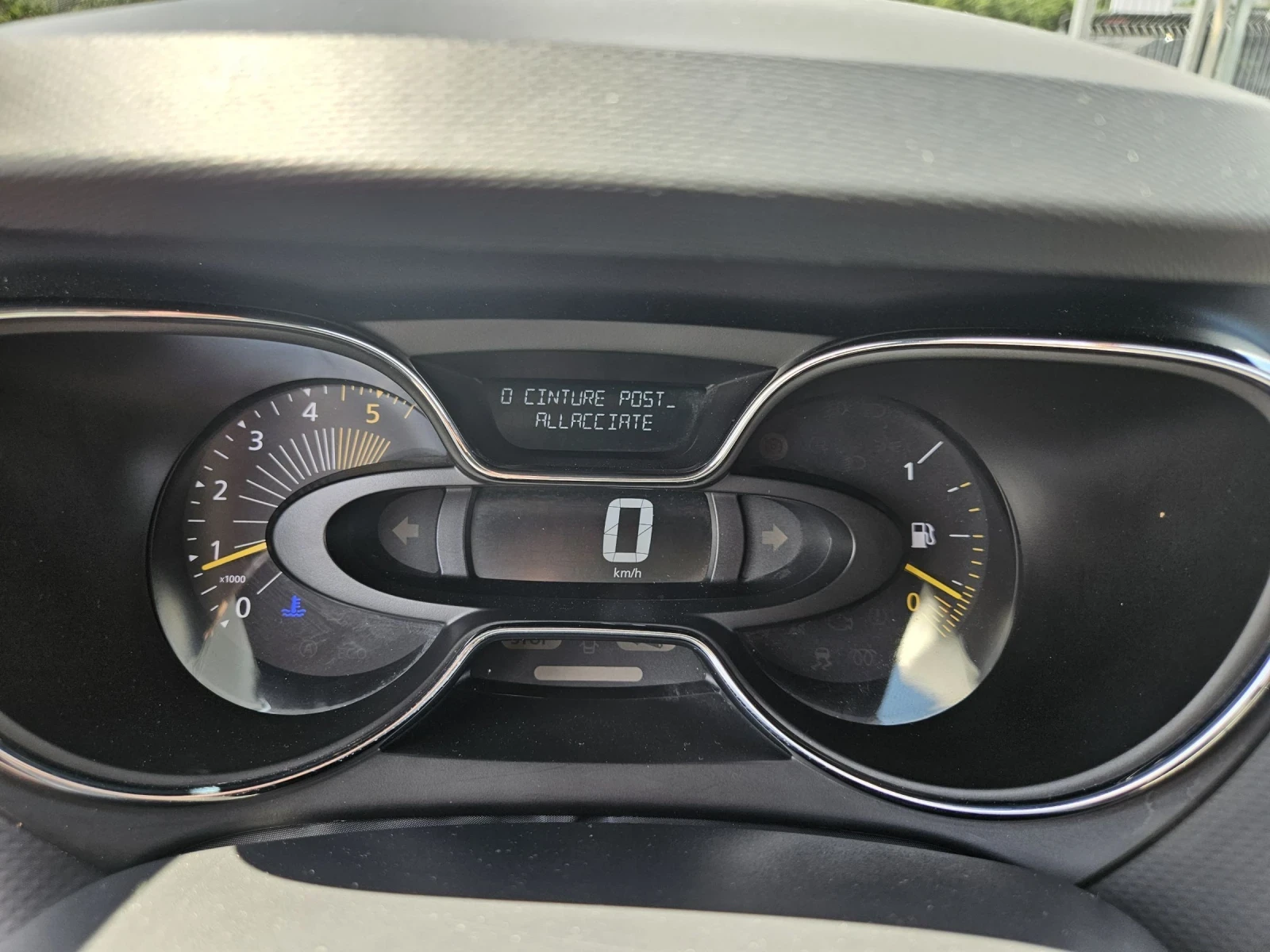 Renault Captur 1.5 dci euro6 Navi, снимка 14 - Автомобили и джипове - 54932271