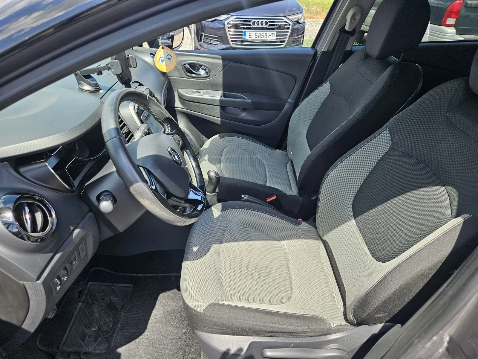 Renault Captur 1.5 dci euro6 Navi, снимка 11 - Автомобили и джипове - 54932271