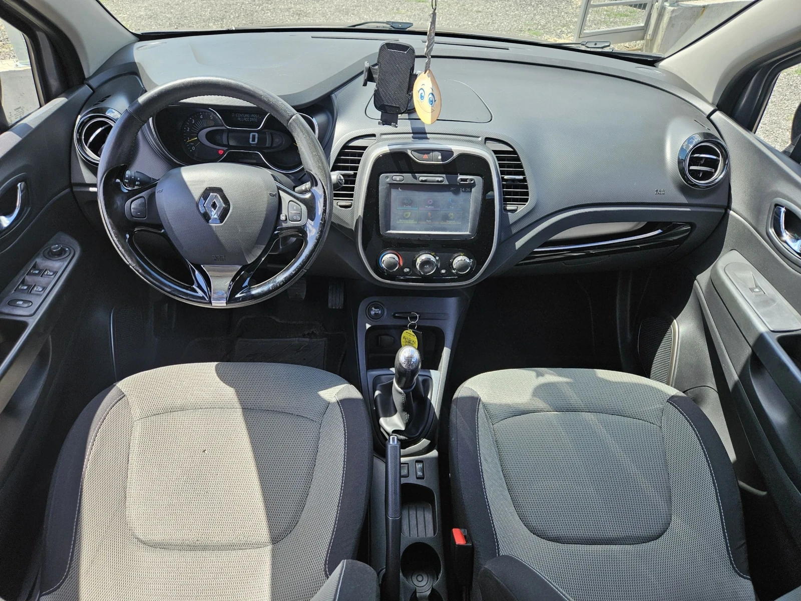 Renault Captur 1.5 dci euro6 Navi, снимка 12 - Автомобили и джипове - 54932271