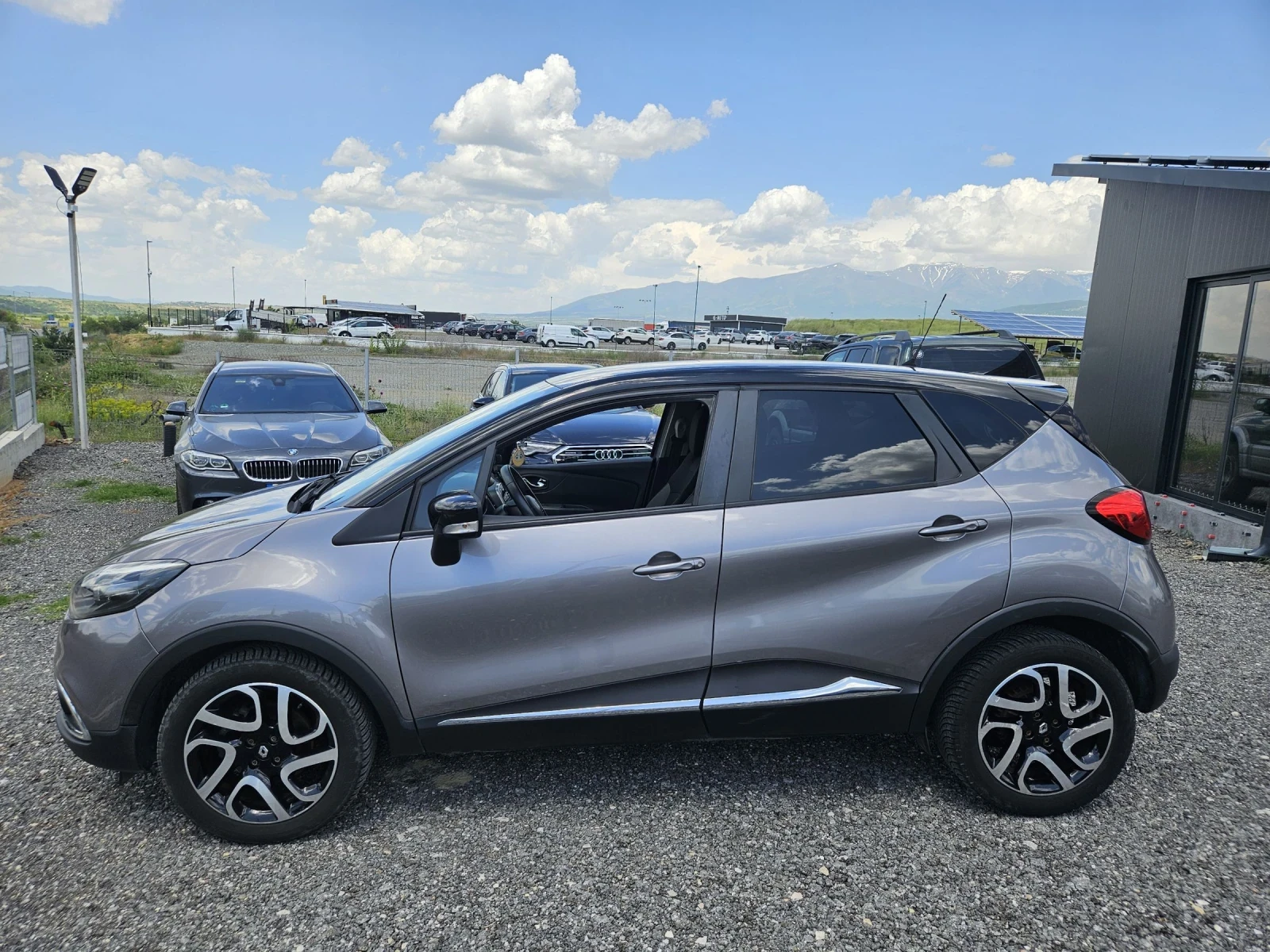 Renault Captur 1.5 dci euro6 Navi, снимка 2 - Автомобили и джипове - 54932271