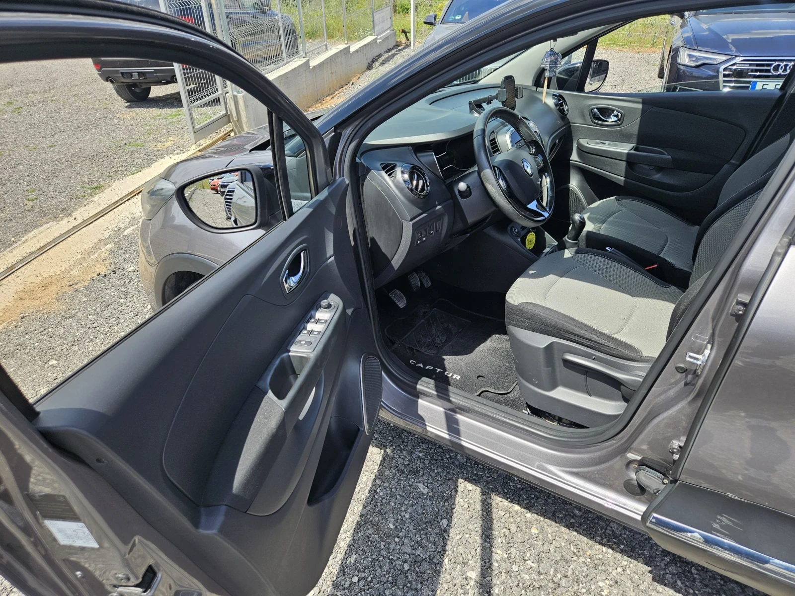 Renault Captur 1.5 dci euro6 Navi, снимка 10 - Автомобили и джипове - 54932271