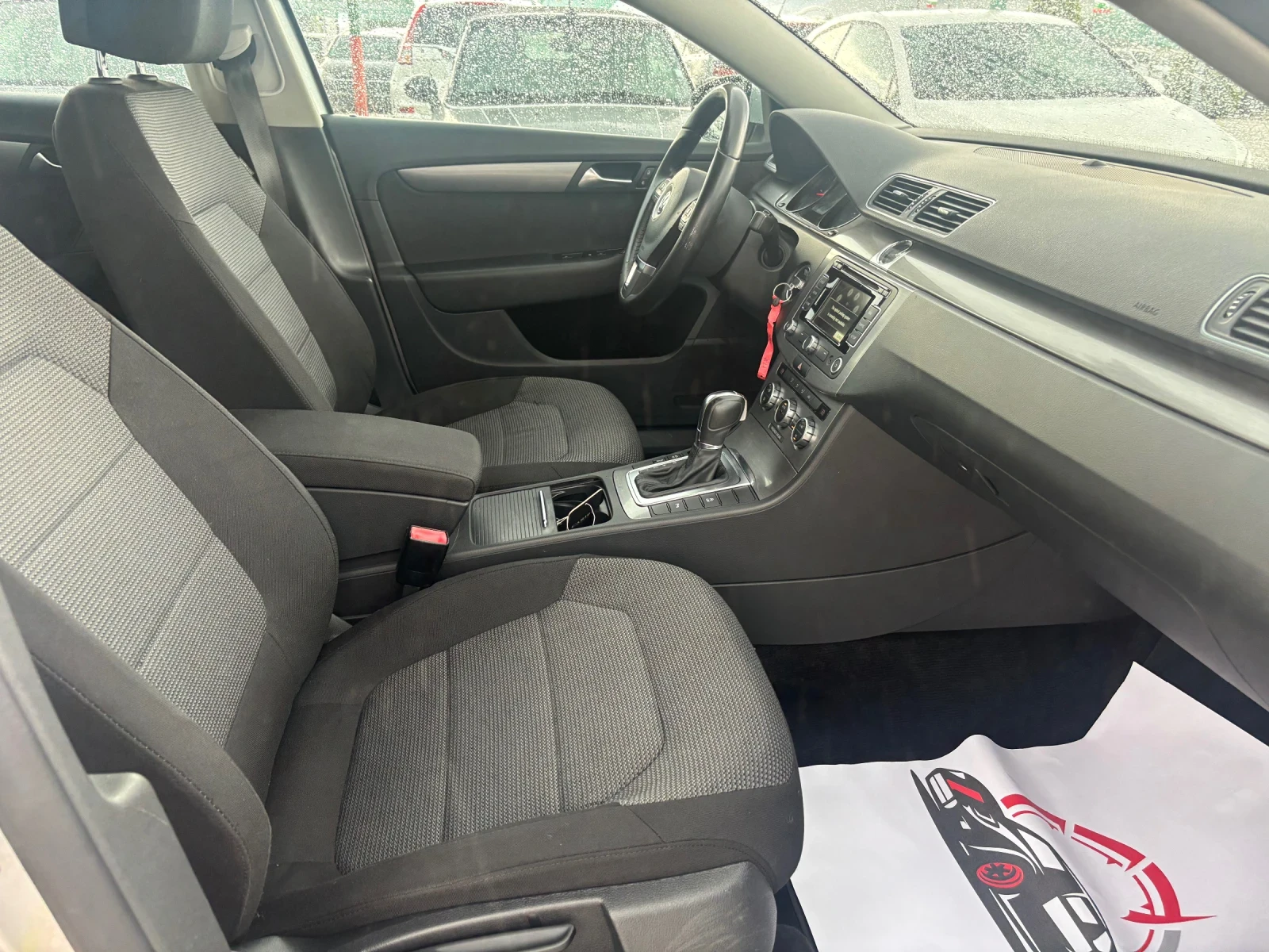 VW Passat 2.0TDI 140к.с/Auto/Navi, снимка 7 - Автомобили и джипове - 54961518