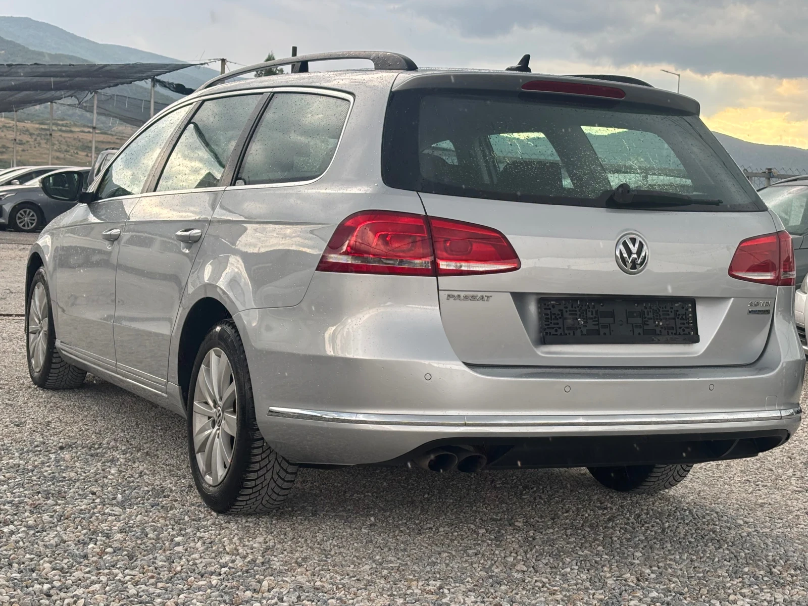 VW Passat 2.0TDI 140к.с/Auto/Navi, снимка 4 - Автомобили и джипове - 54961518