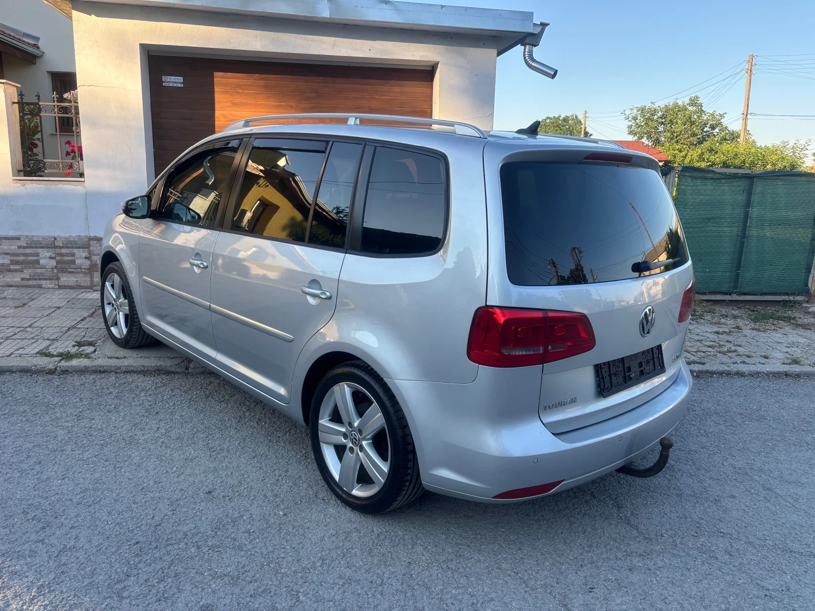 VW Touran 2.0TDI  Common rail 7 места, снимка 4 - Автомобили и джипове - 55003873