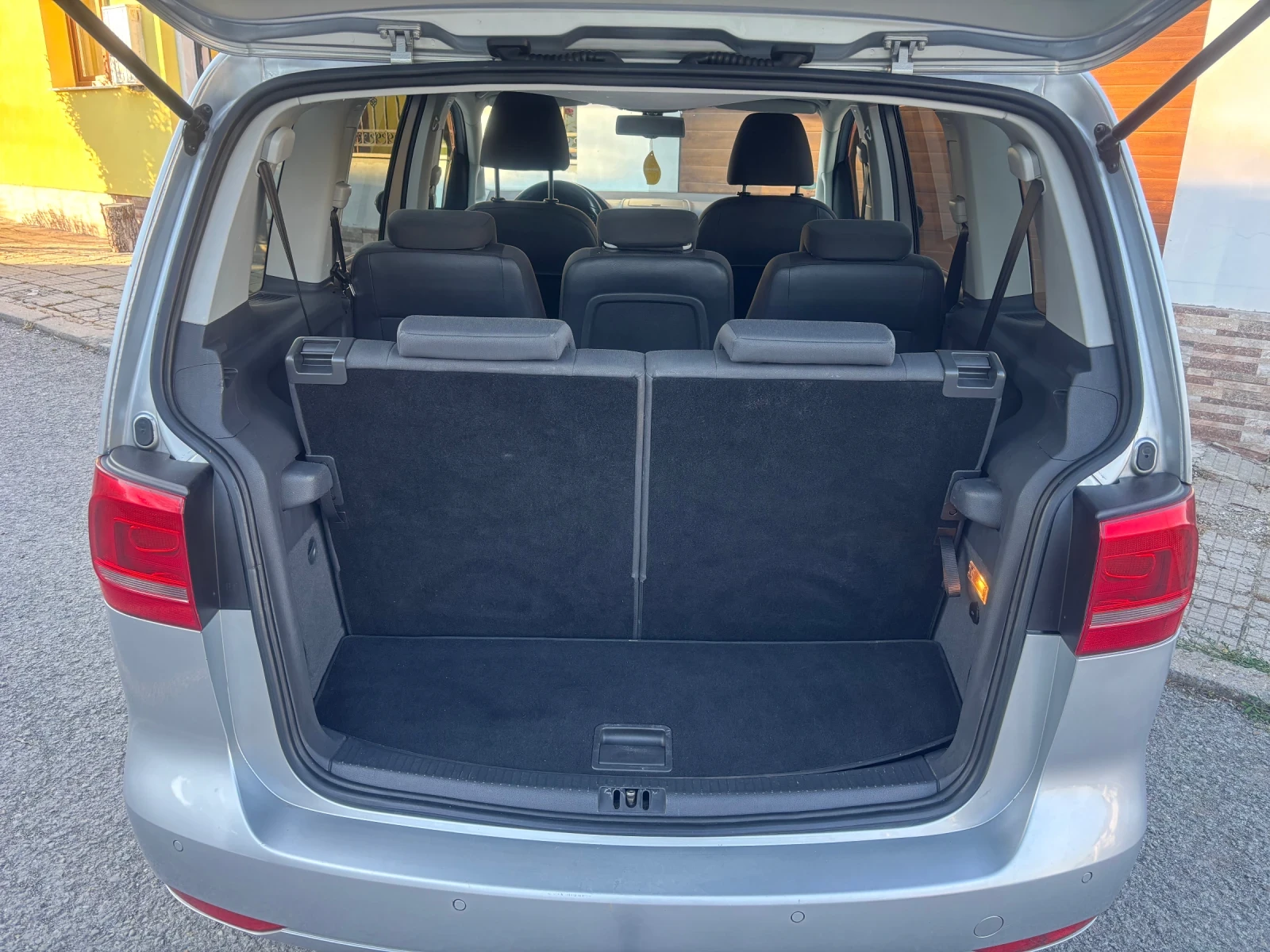 VW Touran 2.0TDI  Common rail 7 места, снимка 9 - Автомобили и джипове - 55003873