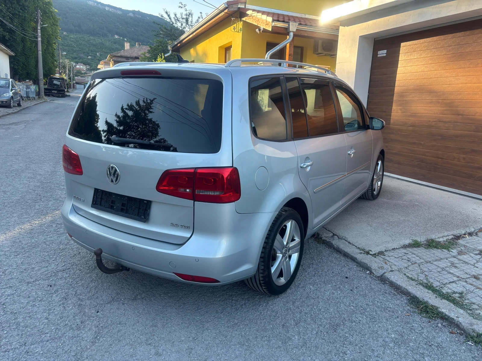 VW Touran 2.0TDI  Common rail 7 места, снимка 5 - Автомобили и джипове - 55003873