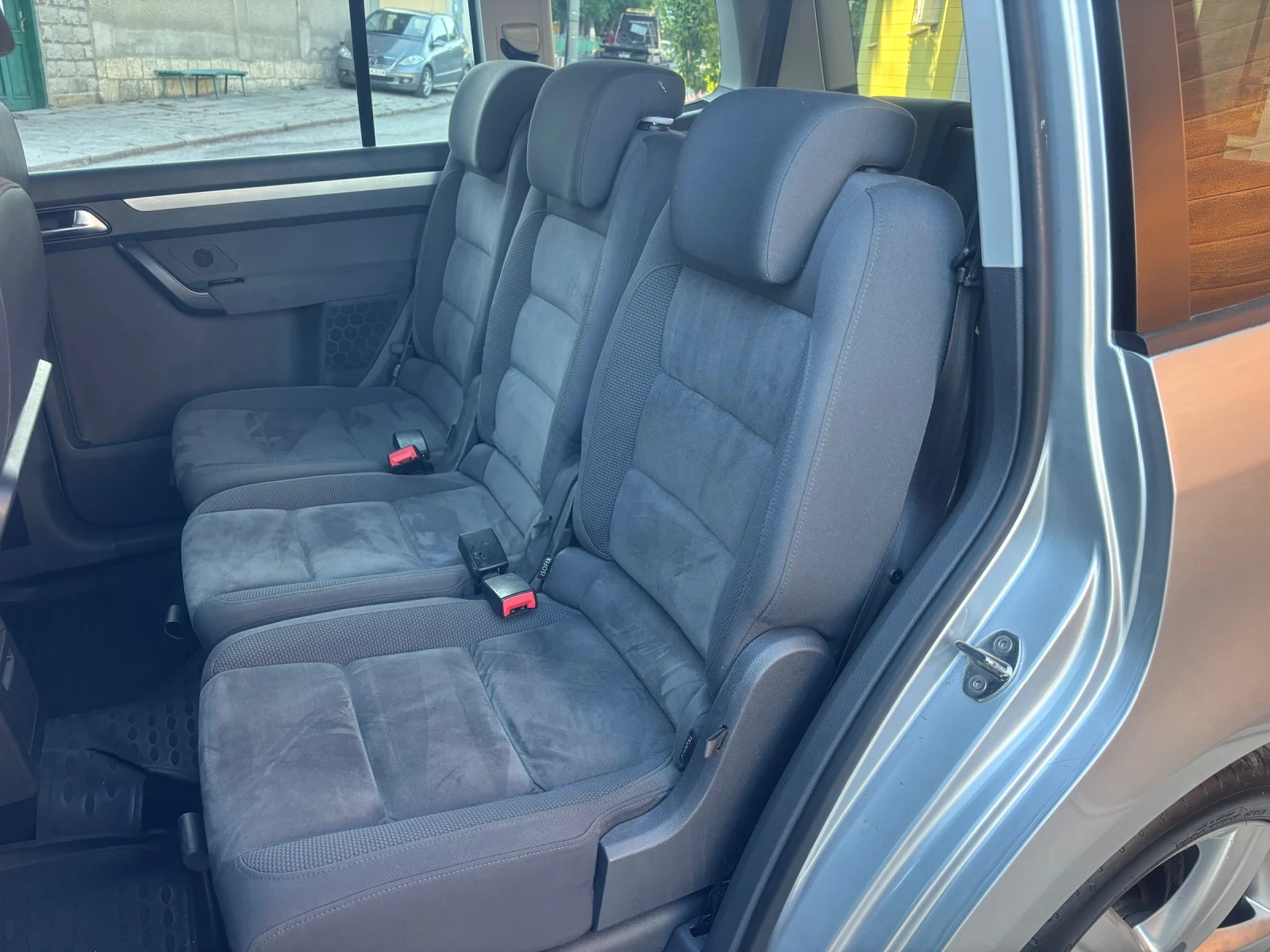 VW Touran 2.0TDI  Common rail 7 места, снимка 8 - Автомобили и джипове - 55003873
