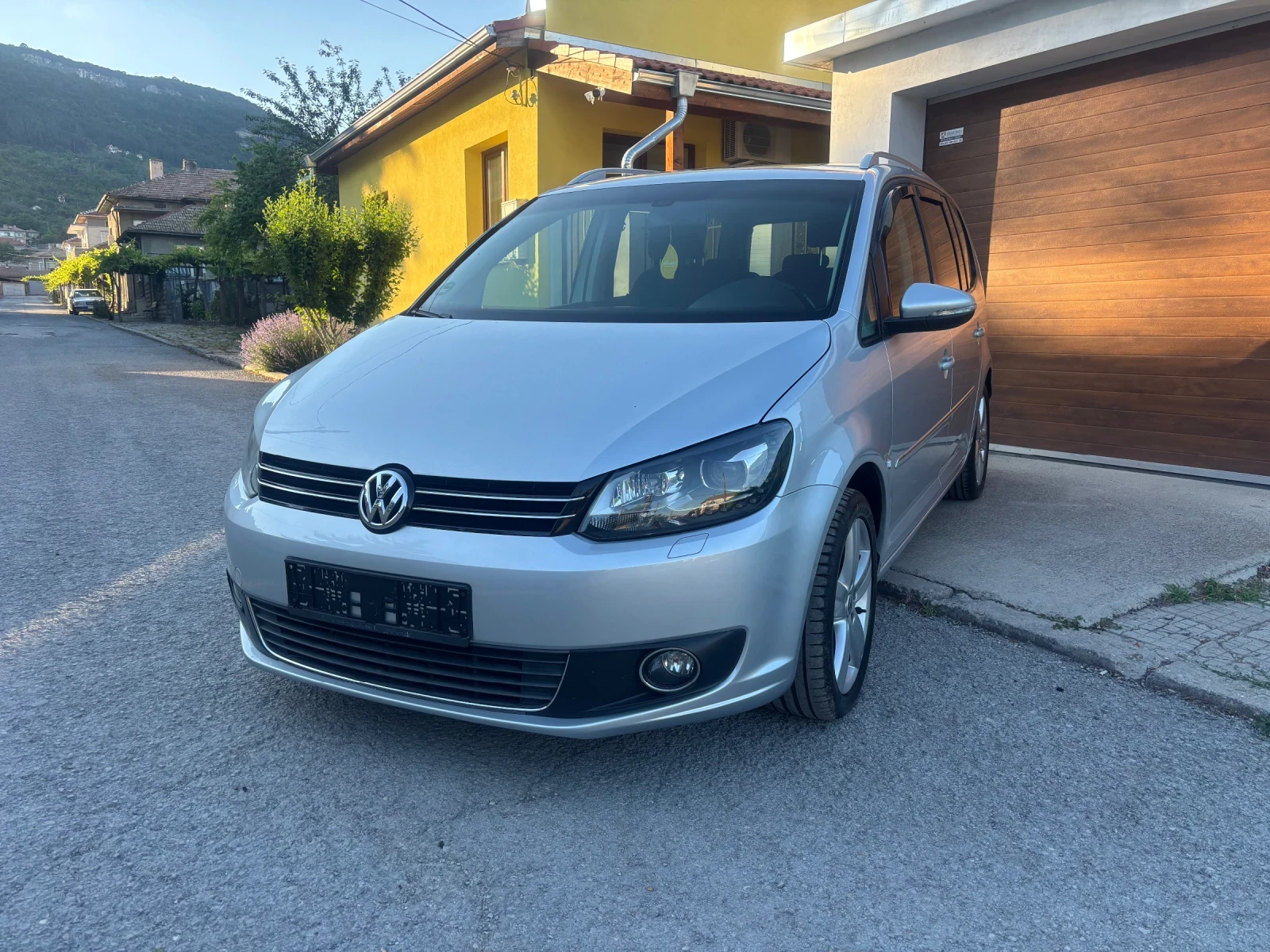 VW Touran 2.0TDI  Common rail 7 места, снимка 2 - Автомобили и джипове - 55003873